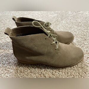 White Mountain genuine leather booties